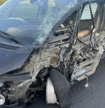 Wypadek w Dębowej Łęce: osobówka uderzyła w naczepę cieżarówki