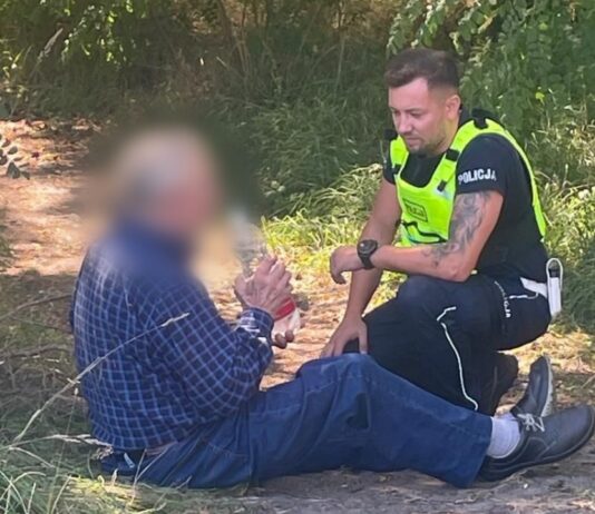 Zaginiony 79-latek odnaleziony w krzakach obok ścieżki. Był kompletnie wycieńczony i osłabiony
