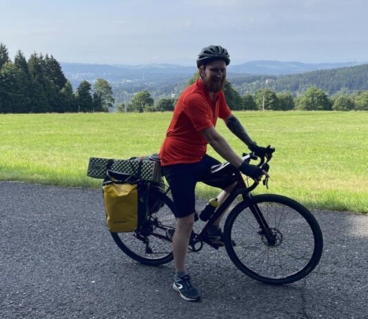 Pokonał 530 km dla chorego chłopca – Tomasz Biliński rowerem przejechał spod źródeł Nysy do Świnoujścia Tomasz Biliński pokonał 530 km dla chorego chłopca - Rowerem spod źródeł Nysy do Świnoujścia