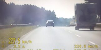 Szalony kierowca Mercedesa pędził 227 km/h na S3 - prawie trzykrotnie przekroczył dozwoloną prędkość!