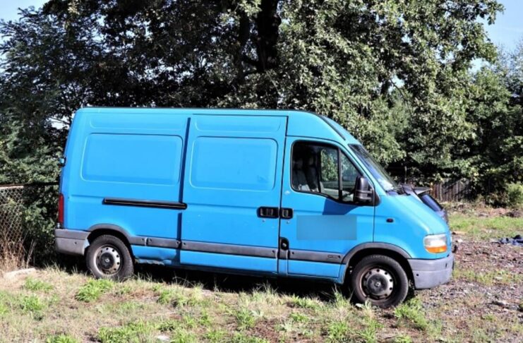 Ukradł samochód i przerobił cyfry w tablicy rejestracyjnej – myślał, że nigdy nie wpadnie Ukradł samochód i przerobił cyfry w tablicy rejestracyjnej - myślał, że nigdy nie wpadnie