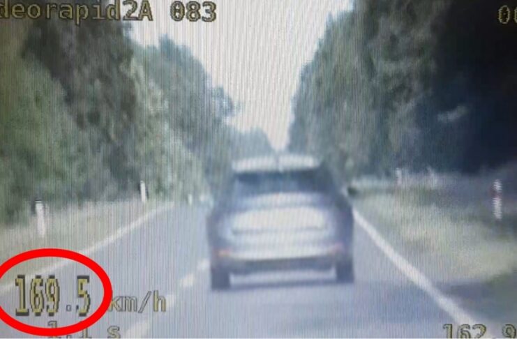 Policja ze Strzelec Krajeńskich rozdaje wysokie mandaty za prędkość. Nie chcesz, żeby Cie zatrzymali Policja ze Strzelec Krajeńskich rozdaje wysokie mandaty: 2500 zł i 15 punktów karnych za nadmierną prędkość