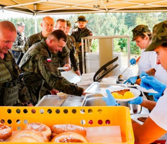 Jedzenie na poligonie