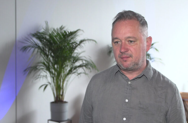 Większość młodych osób nie ma zaufania do polityków i poczucia sprawczości