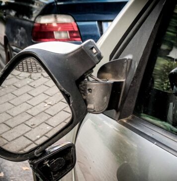 Demolował samochody w środku nocy – gorzowianie udaremnili ucieczkę wandalowi