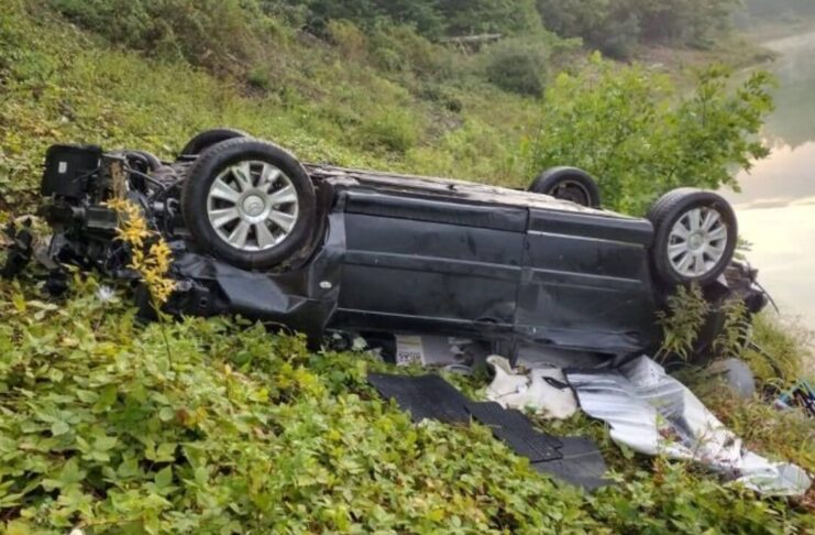 Samochód spadł ze skarpy: 20-latka cudem przeżyła wypadek przy Jeziorze Pilchowickim