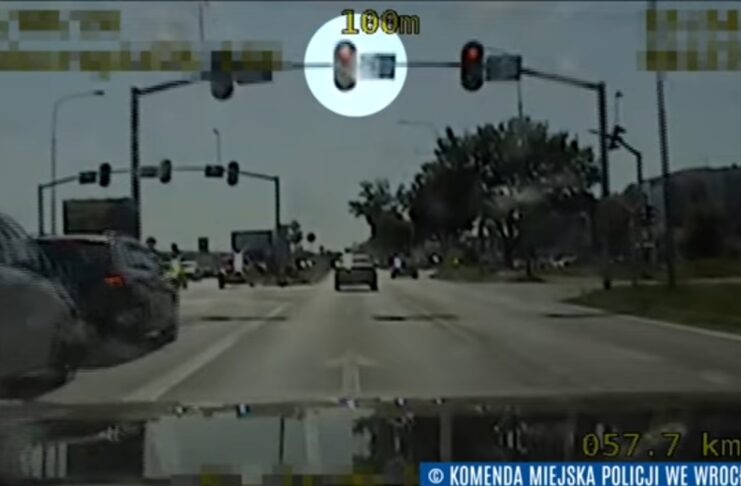Najdroższe 10 sekund - 25-latek stracił prawo jazdy [wideo]