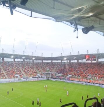Zakaz stadionowy dla kibica za odpalenie racy i zakrywanie twarzy podczas meczu Stadion Zagłębia Lubin