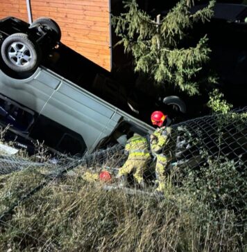 Długie: Samochód stoczył się ze skarpy