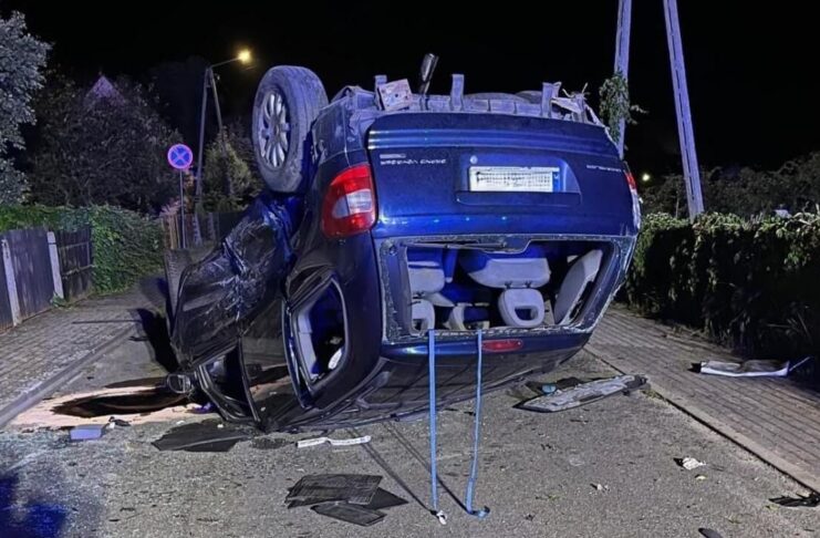 Wypadek w Starym Kurowie: Trzy osoby poszkodowane w zderzeniu dwóch samochodów Wypadek w Starym Kurowie