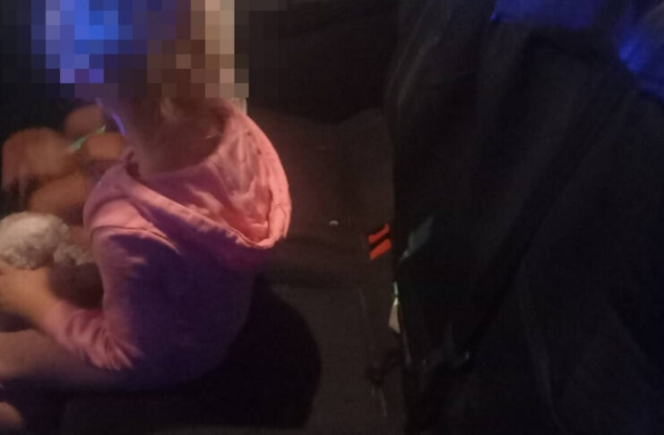 Pijana matka za kierownicą, w aucie dwójka dzieci bez fotelików i bez zapiętych pasów