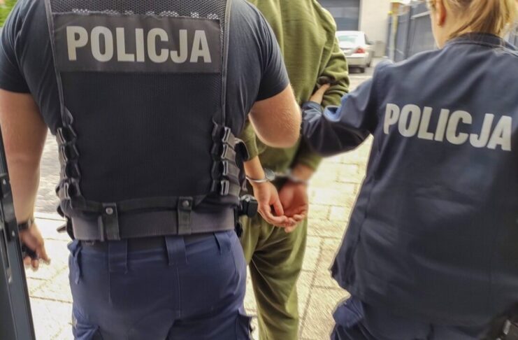 Napad w Krośnie Odrzańskim: Brutalny rozbój na targowisku, sprawca w areszcie. Grozi mu 15 lat Napad w Krośnie Odrzańskim: Brutalny rozbój na targowisku, sprawca w areszcie. Grozi mu 15 lat