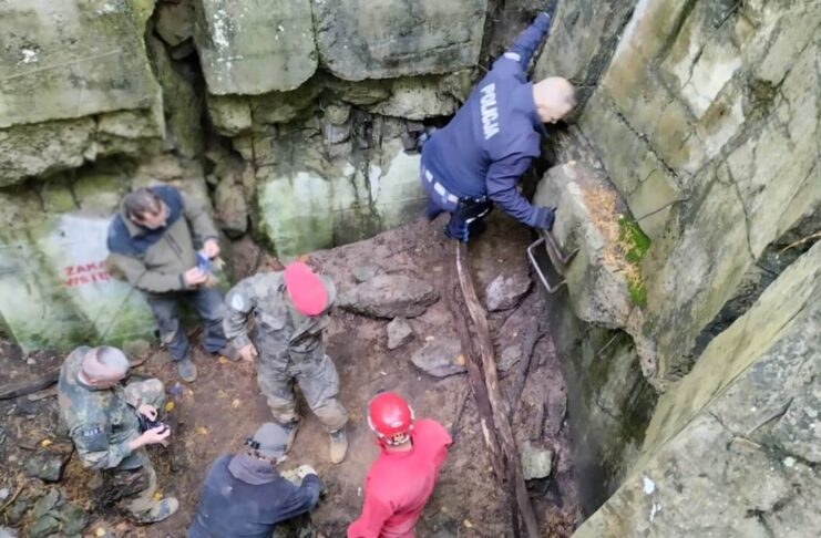 Stary Dworek: Mężczyzna dostał napadu padaczki w historycznych bunkrach z okresu II wojny światowej