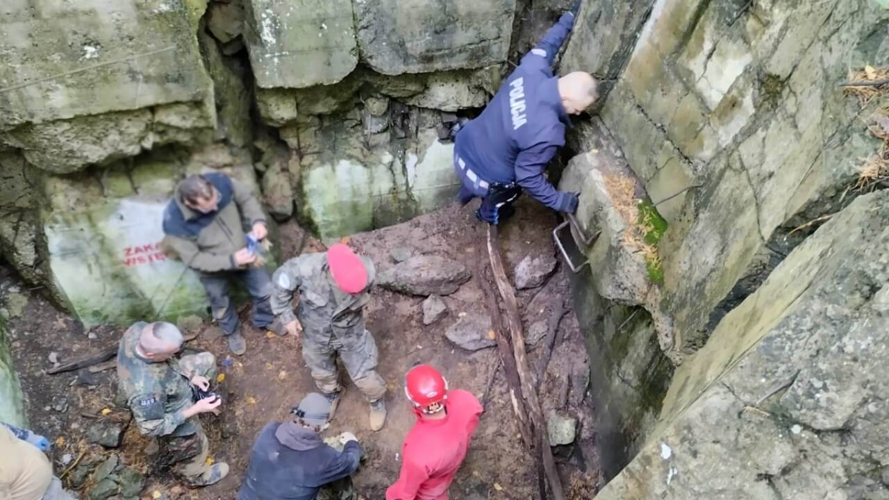 Stary Dworek: Mężczyzna dostał napadu padaczki w historycznych bunkrach z okresu II wojny światowej