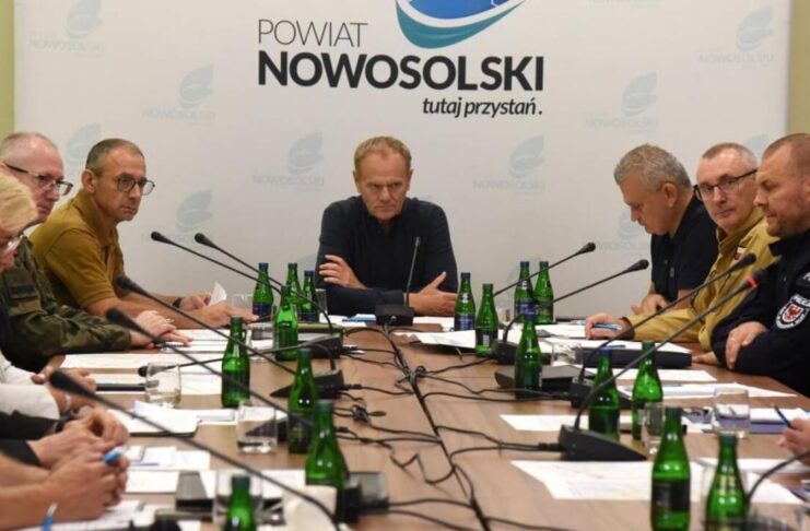 Fala kulminacyjna zbliża się do Nowej Soli - premier na miejscu. Miasto zabezpieczone, ale niepokój rośnie