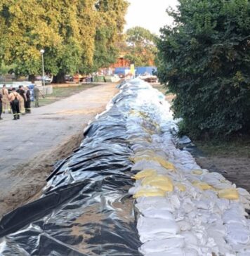 Lubuskie szykuje się na falę kulminacyjną: Pełna gotowość w Słubicach i Kostrzynie nad Odrą. Utrudnienia na mostach Lubuskie szykuje się na falę kulminacyjną: Pełna gotowość w Słubicach i Kostrzynie nad Odrą. Utrudnienia na mostach