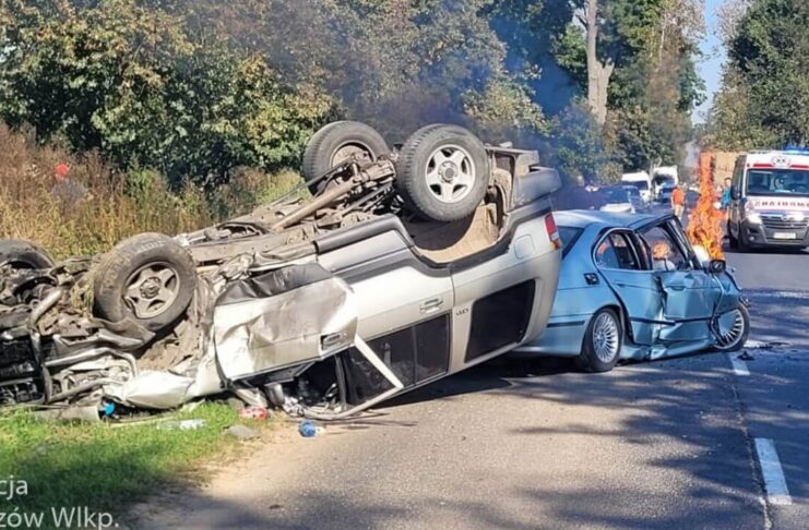 Wypadek w Kamieniu Małym: auta stanęły w płomieniach Wypadek w Kamieniu Małym: auta stanęły w płomieniach