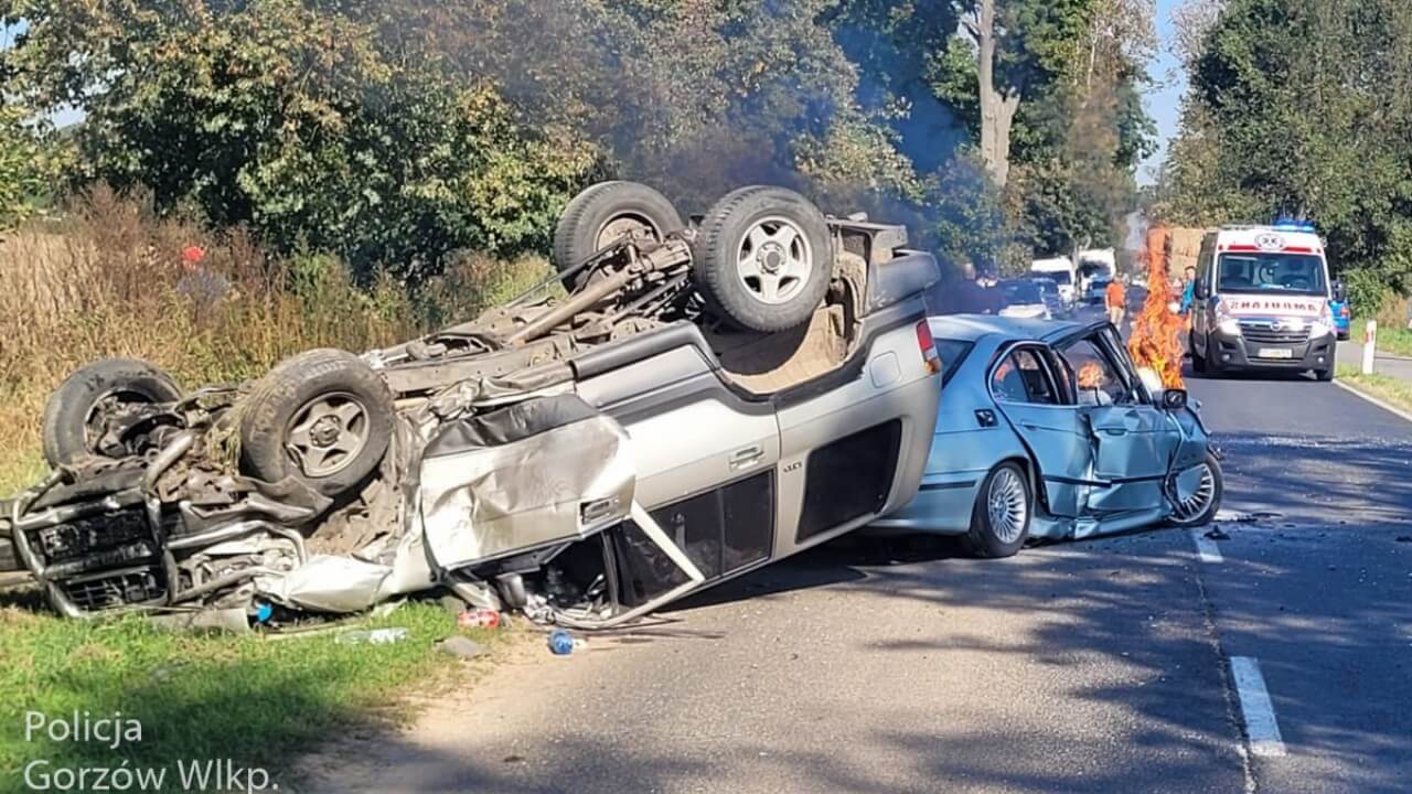 Wypadek w Kamieniu Małym: auta stanęły w płomieniach