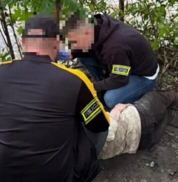 75-latek spadł z wału przeciwpowodziowego – przez kilka godzin leżał tuż przy lustrze wody