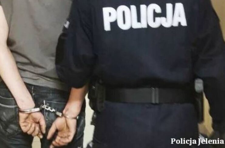 Łapówka dla policjantów nie pomogła – 31-latek zatrzymany, teraz czeka go sąd Łapówka dla policjantów nie pomogła – 31-latek zatrzymany, teraz czeka go sąd