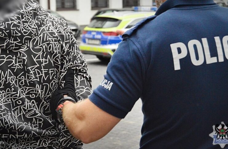 Rozbita zorganizowana grupa przestępcza wyłudzająca pieniądze na Blik Rozbita zorganizowana grupa przestępcza wyłudzająca pieniądze na Blik