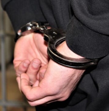 Zabójstwo w Legnicy – zatrzymano sprawcę brutalnej zbrodni Przestępca zakuty w kajdanki