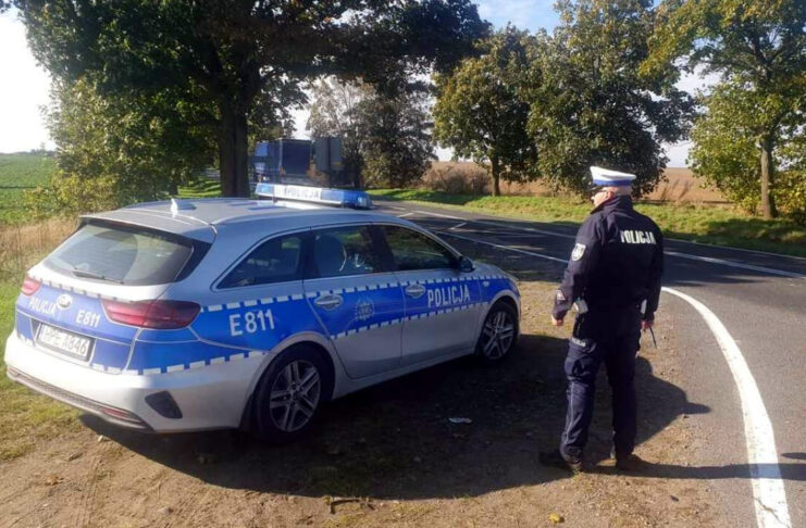 Patrol policji na drodze