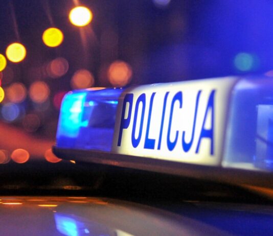 Narkotyki i alkohol za kierownicą – nieodpowiedzialne zachowania na drogach Policyjny kogut