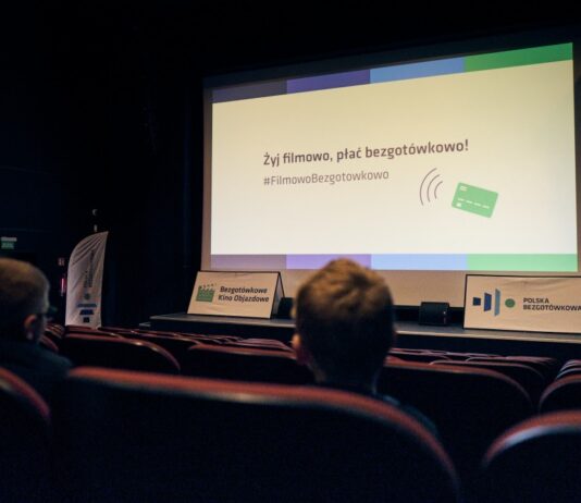 Bezgotówkowe Kino Objazdowe