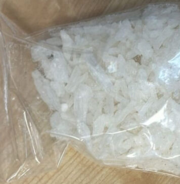 Diler narkotykowy z Bolesławca złapany z ponad 900 porcjami narkotyków Diler narkotykowy z Bolesławca złapany z ponad 900 porcjami narkotyków