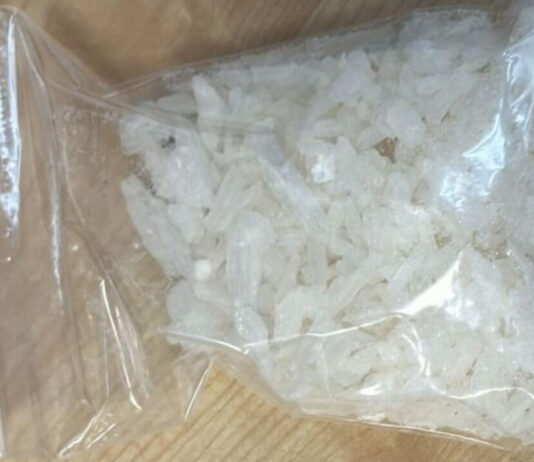 Diler narkotykowy z Bolesławca złapany z ponad 900 porcjami narkotyków