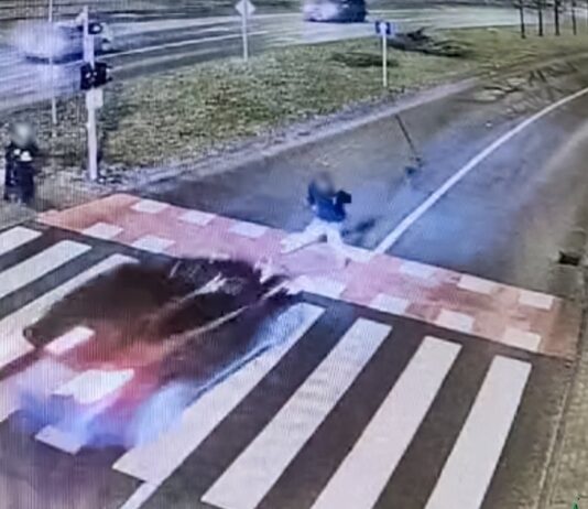 Potrącenie na przejściu w Zielonej Górze – pijany pieszy przechodził na czerwonym