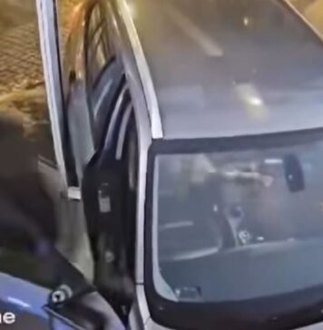 Napad jak w filmie akcji: wjechali do jubilera rozpędzonym autem